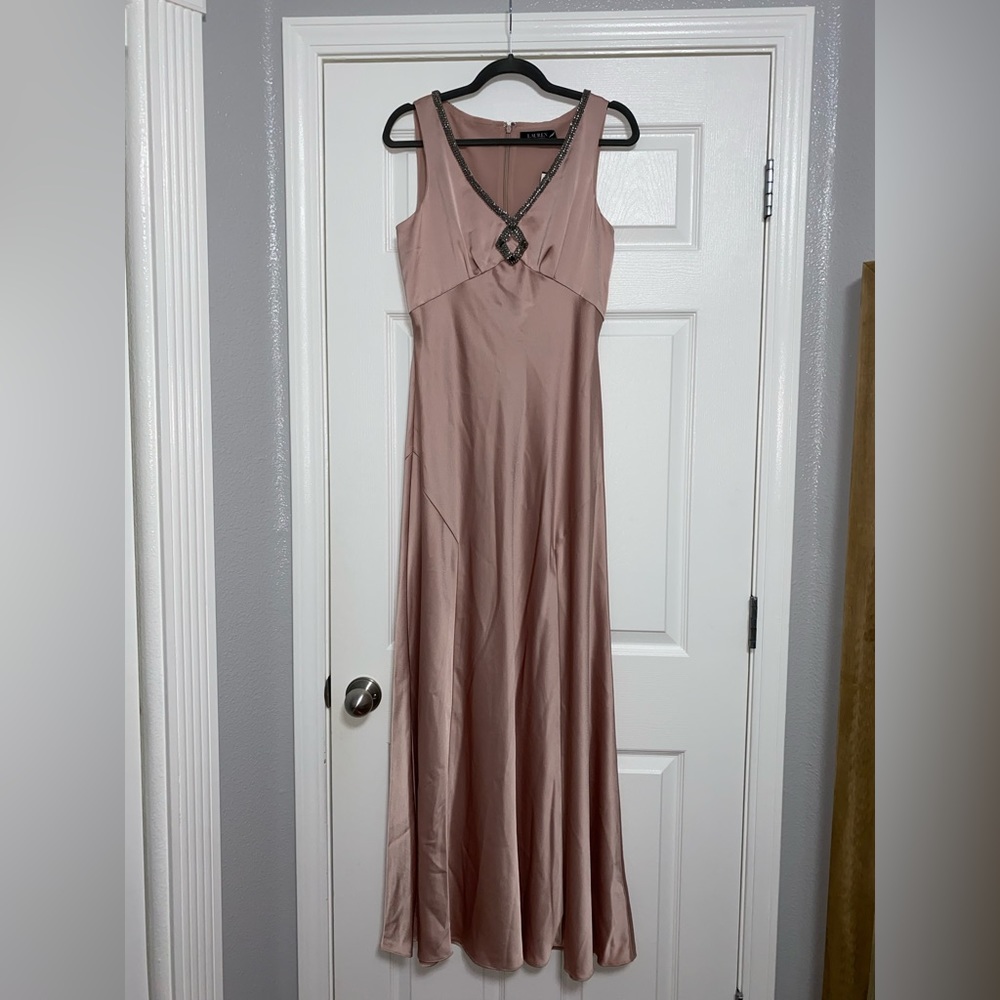 Ralph Lauren Solid Satin Charmeuse V-Neck Sleeveless Pleated Bodice Gown. Size 4
